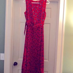 T Tahari size 8 sleeveless red floral maxi dress